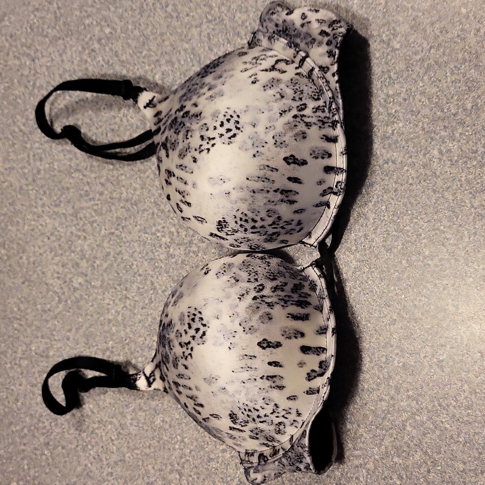 Victoria's Secret Bombshell Bra 32B